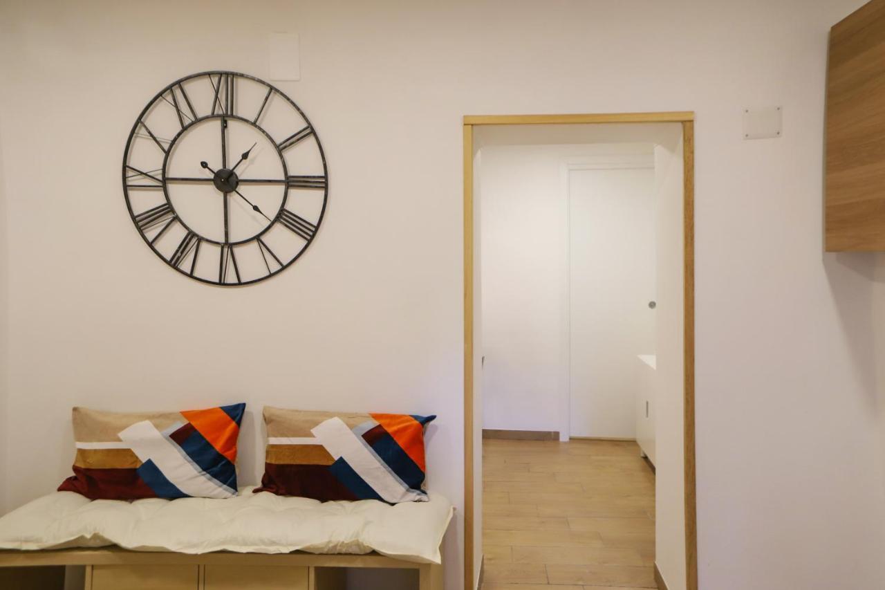 Cozy In Chiaia By Wonderful Italy Apartment